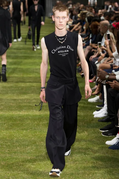 Look 12